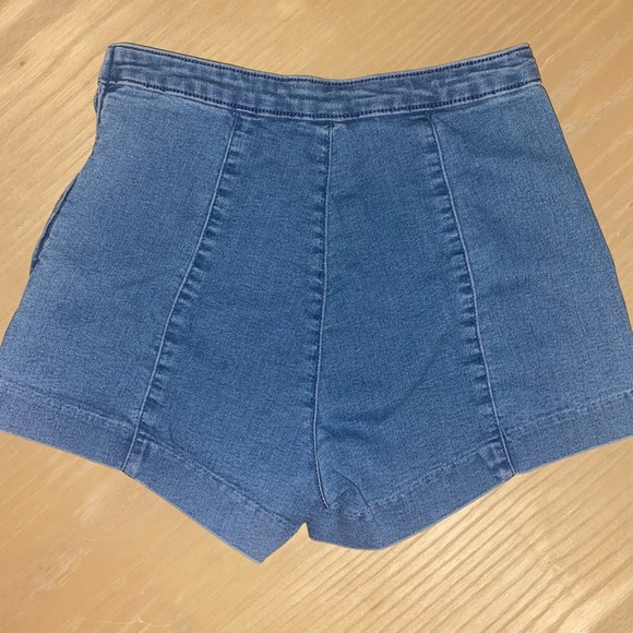 High waisted denim shorts - Picture 2 of 4